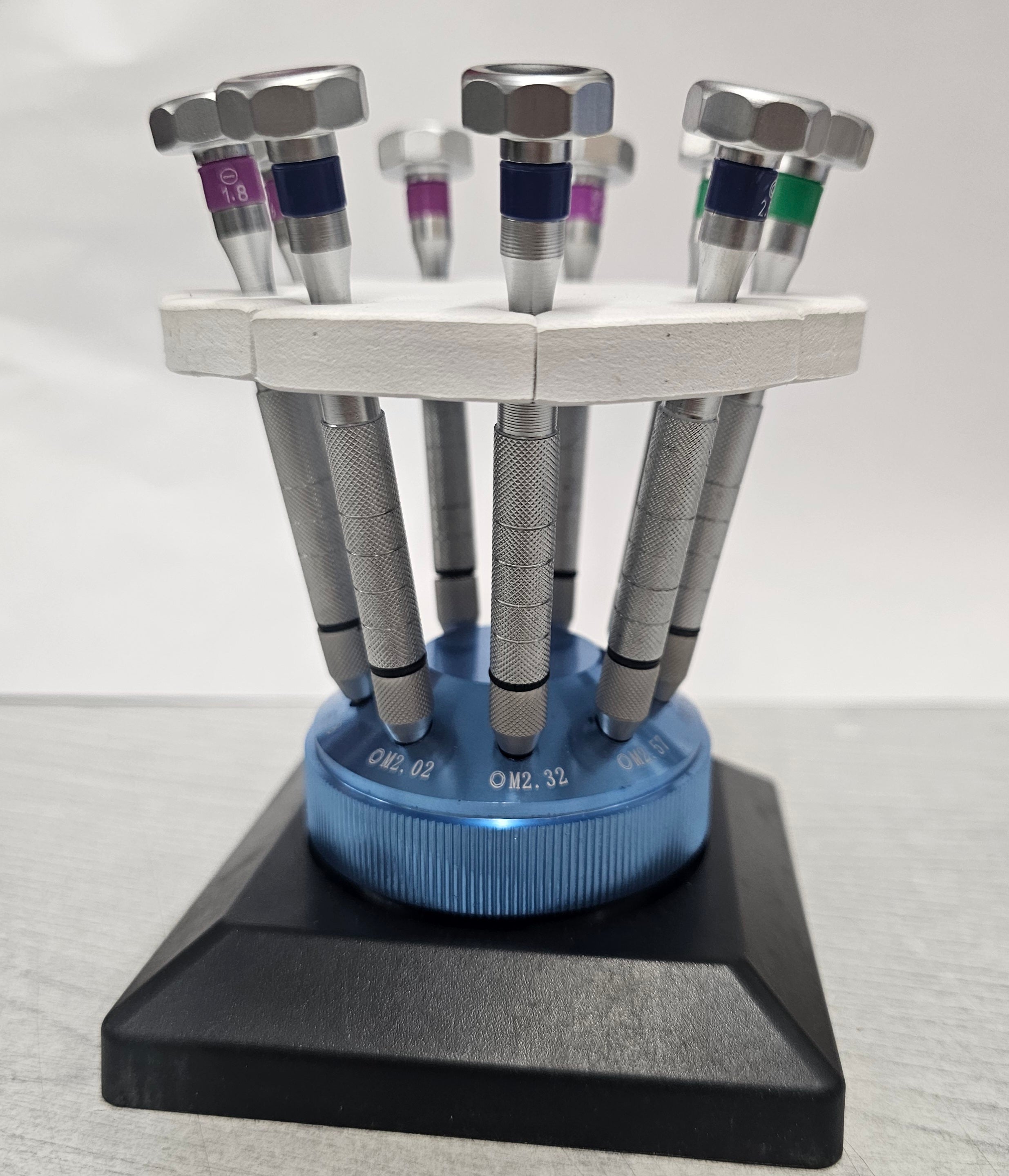 Set of 9 Screwdrivers with Swivel Base